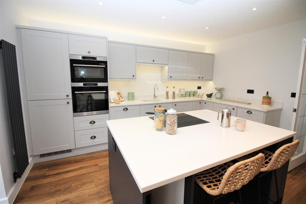 Badger Road, Thornbury, Bristol 4 bed detached house £500,000