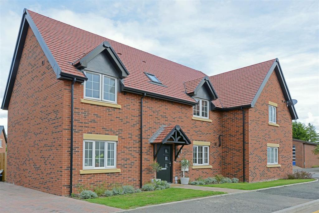 Station Road, Baschurch, Shrewsbury 3 bed semidetached house for sale