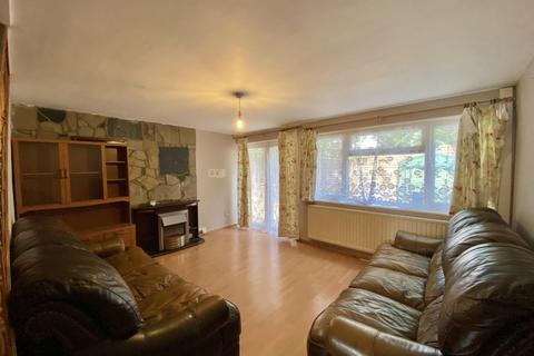 14 Waylands, Hayes, UB3 2QU