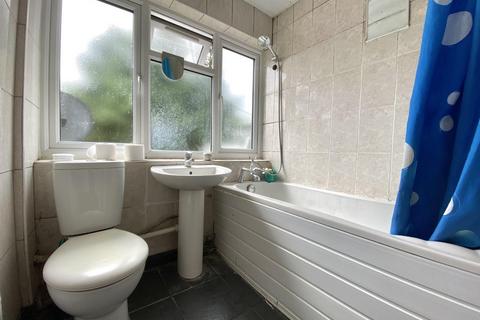 14 Waylands, Hayes, UB3 2QU