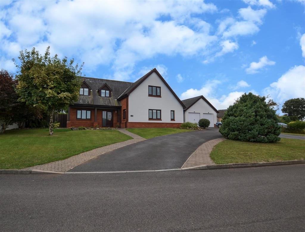 Milton Meadows, Milton, Tenby 4 bed detached house £570,000