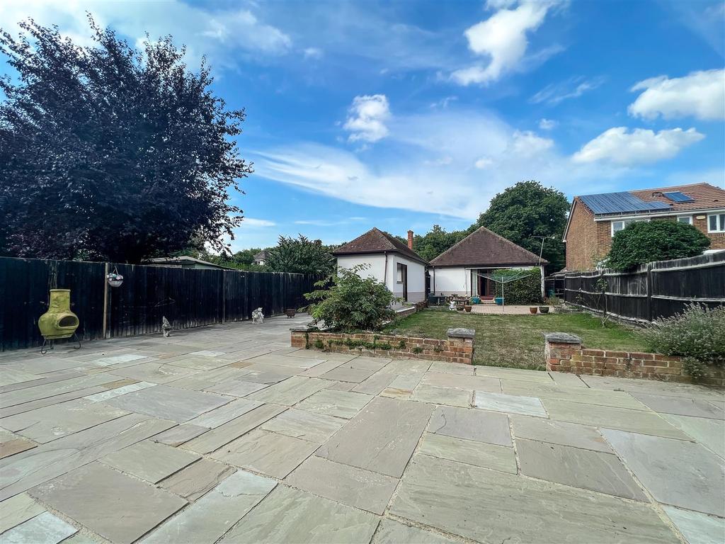 Clay Lane, Fishbourne, Chichester 2 bed detached bungalow £425,000