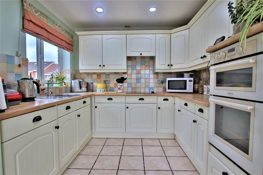 Hillview Lane, Twyning, Tewkesbury 2 bed bungalow £315,000