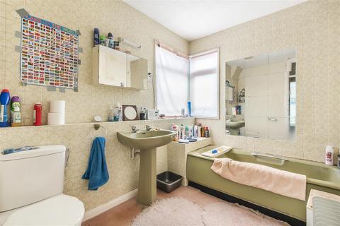 15 Bradstock Road, Epsom, KT17 2LD