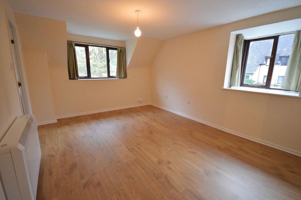 Coate Water 2 bed flat £825 pcm (£190 pw)