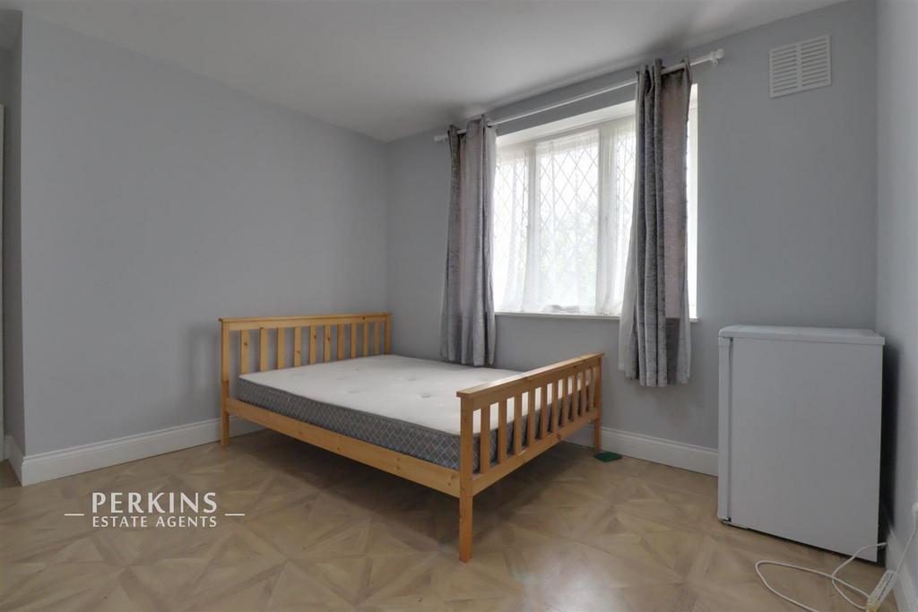 Bed2.jpg