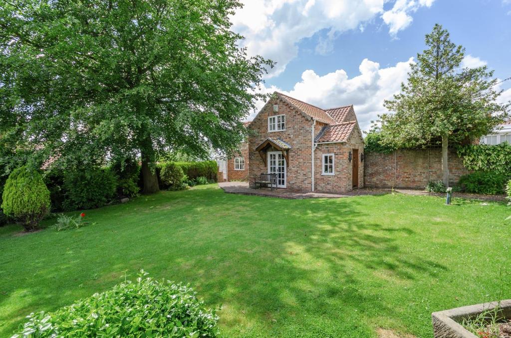High Street, Stillington, York 3 bed cottage £400,000