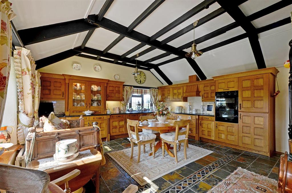 Kitchen.JPG