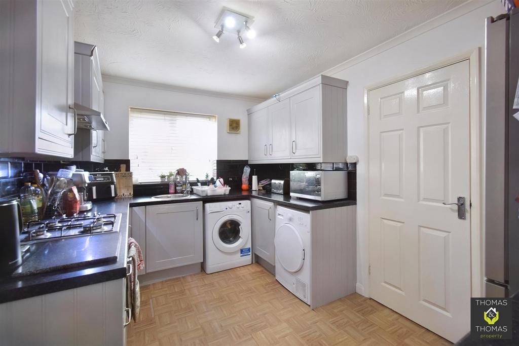 Forbes Close, Abbeymead 4 bed semidetached house £290,000