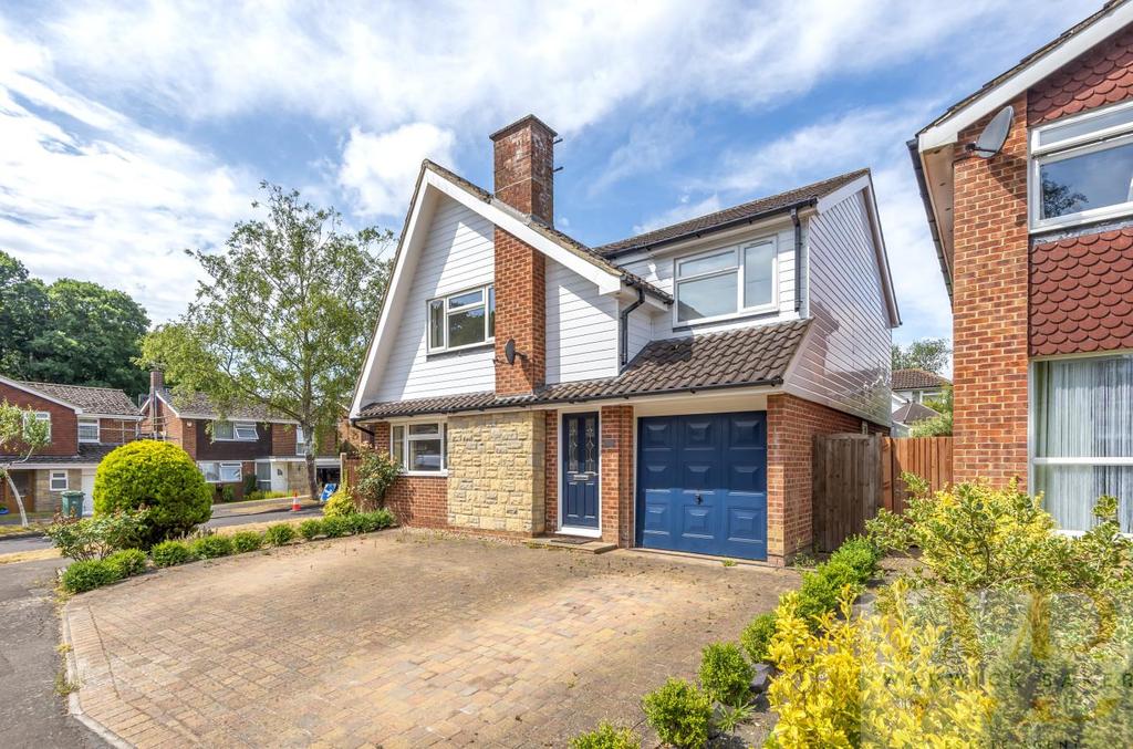 Broomfield Drive, Billingshurst 4 bed detached house for sale £680,000