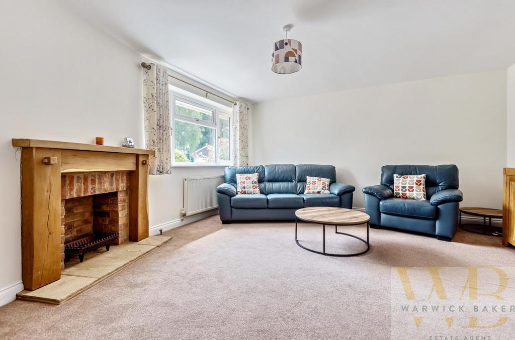 Broomfield Drive, Billingshurst 4 bed detached house £680,000