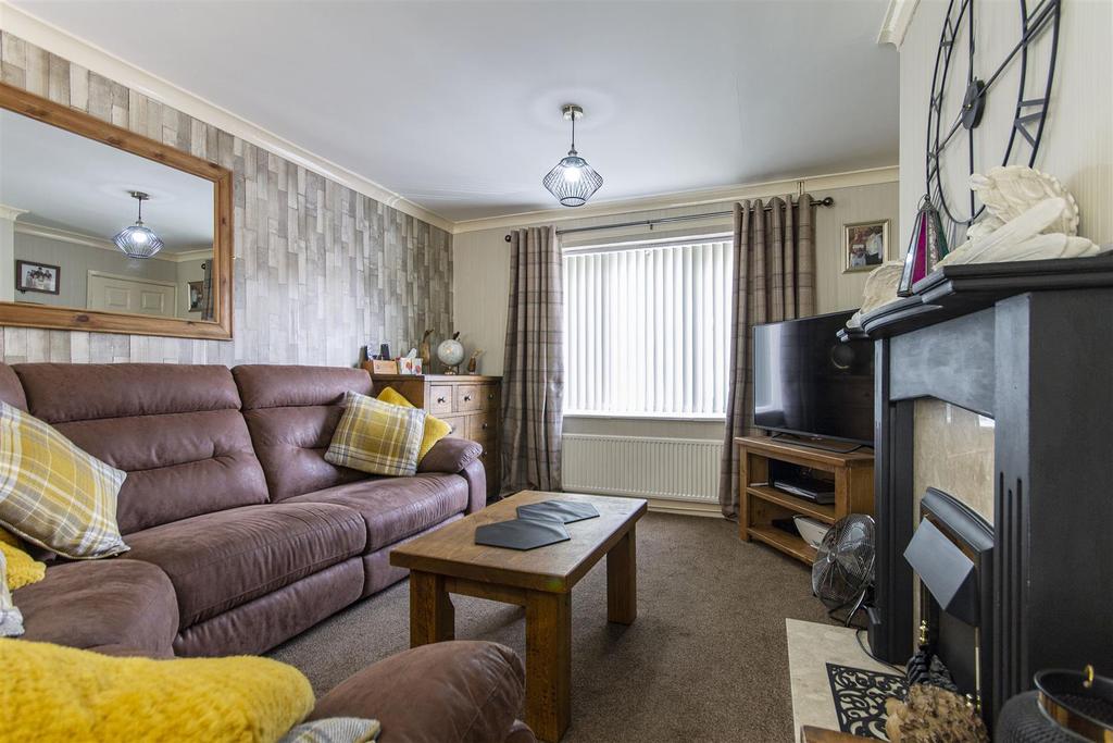 Hereford Drive, Brimington, Chesterfield 4 bed terraced house £169,950