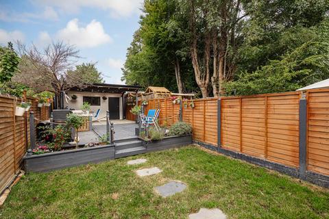 221a Fir Tree Road, Epsom, KT17 3LB