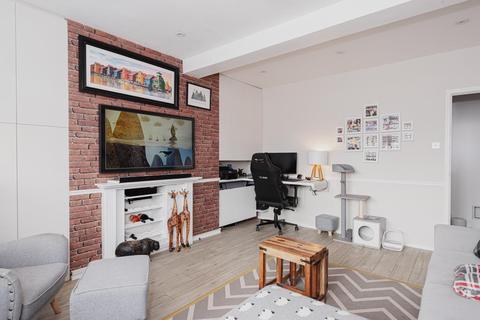 221a Fir Tree Road, Epsom, KT17 3LB