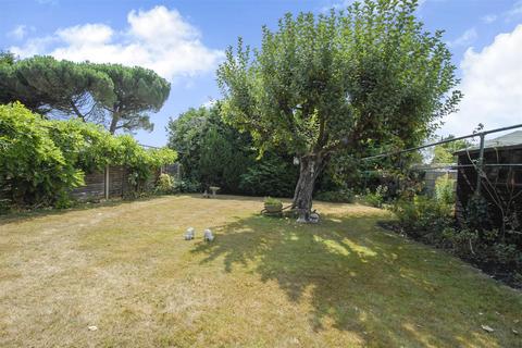 28 The Uplands, Bricket Wood, St Albans, AL2 3UW