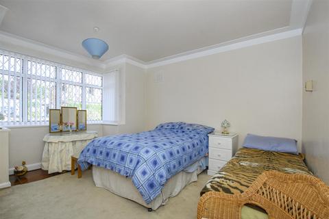 28 The Uplands, Bricket Wood, St Albans, AL2 3UW