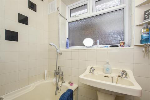 28 The Uplands, Bricket Wood, St Albans, AL2 3UW