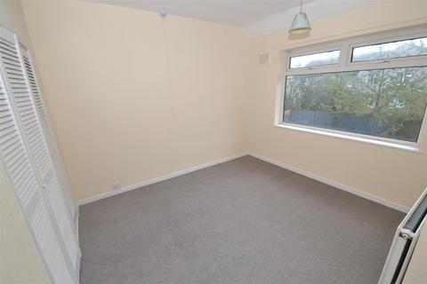 293 Broadstone Way, Bradford, BD4 0HA