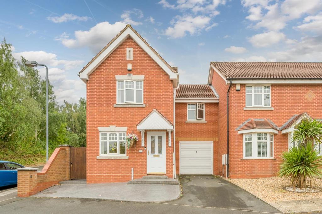 Oxford Way, Tipton, West Midlands 3 bed end of terrace house £242,000
