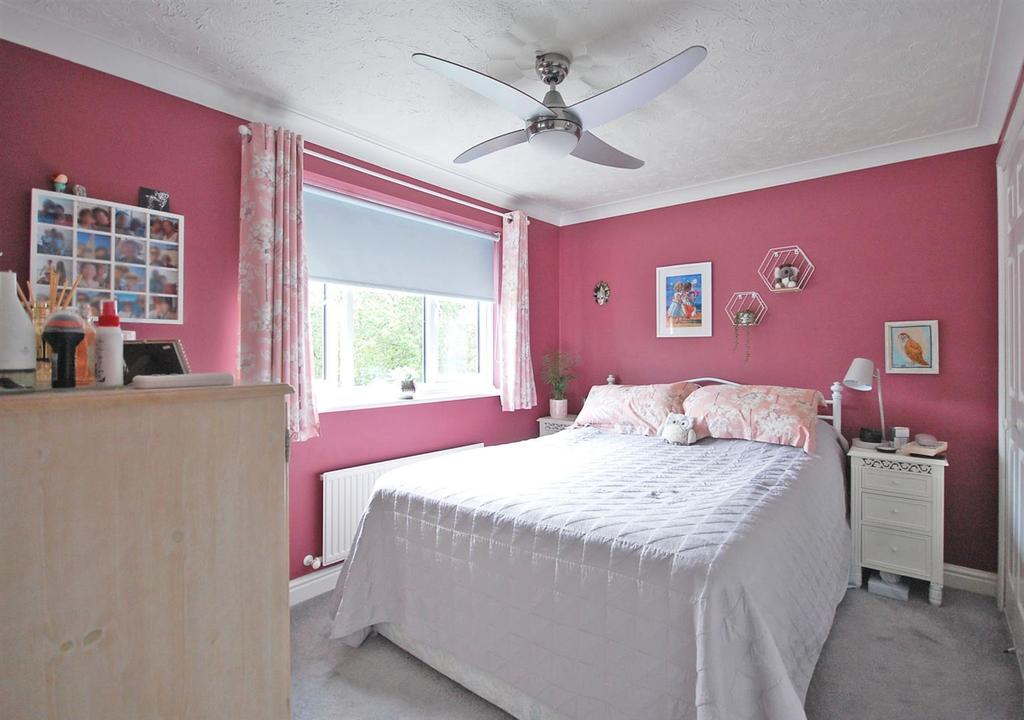 Bed 1.jpg