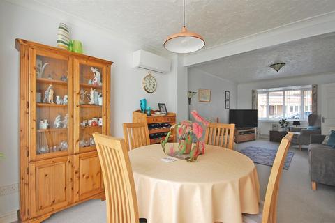 77 Pochard Way, Great Notley, Braintree, CM77 7WA