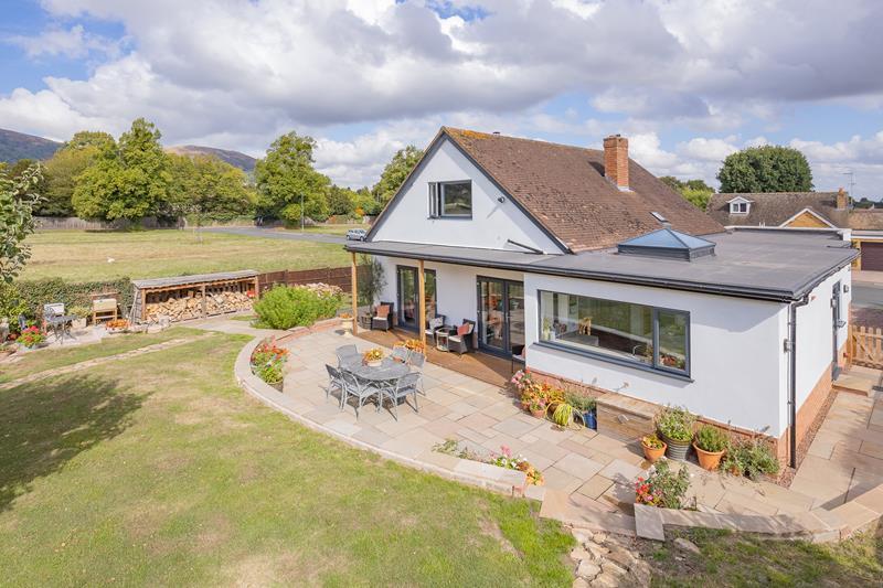2 Bredon Grove, Malvern, Worcestershire, WR14 4 bed detached house £