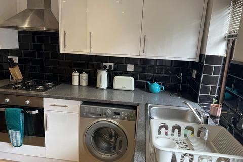 2 bedroom maisonette to rent, Wapping, Lime Close, London, E1W