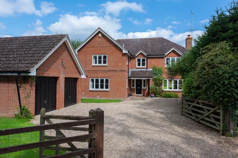 5 bedroom detached house to rent, New Mill Lane, Hook RG27