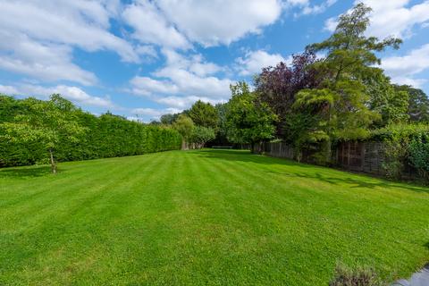 5 bedroom detached house to rent, New Mill Lane, Hook RG27