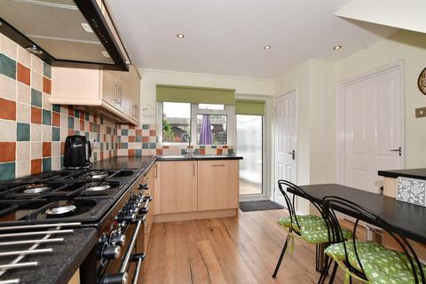 118 Long Walk, Epsom, KT18 5TU