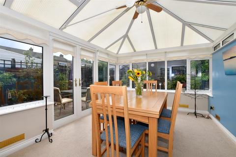 118 Long Walk, Epsom, KT18 5TU