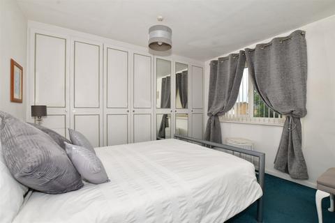 118 Long Walk, Epsom, KT18 5TU