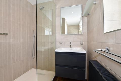 118 Long Walk, Epsom, KT18 5TU