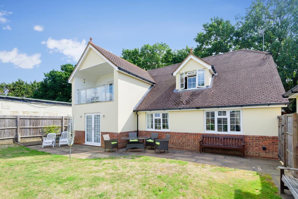 Farnborough, Hampshire, GU14 4 bed detached bungalow for sale £600,000