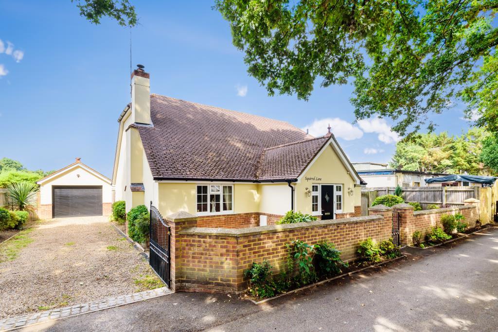 Farnborough, Hampshire, GU14 4 bed detached bungalow for sale £600,000
