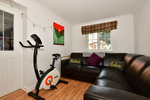 33 Barnes Way, Herne Bay, CT6 6RQ