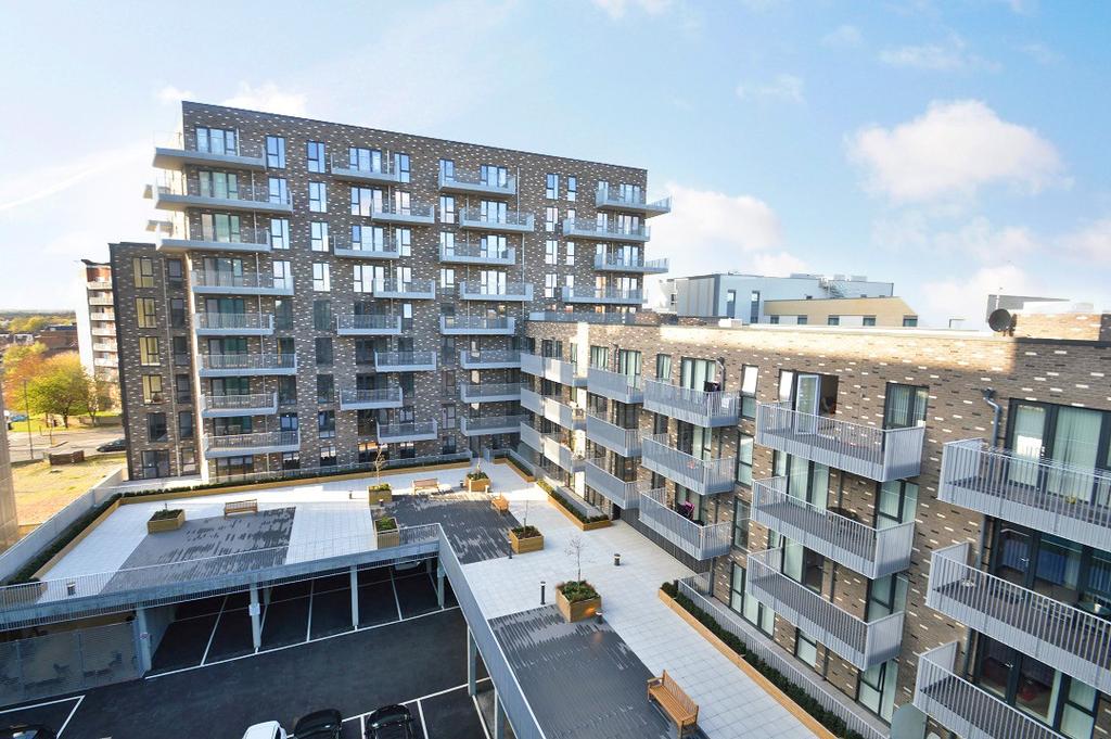 Crossways, Windsor Road, Slough... 1 bed apartment £1,200 pcm (£277 pw)