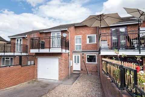 3 bedroom terraced house for sale - Oakington Avenue, Wembley, HA9