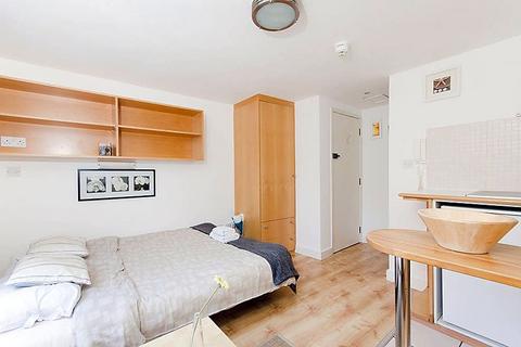 Studio to rent, West Cromwell Road, Earls Court, London SW5