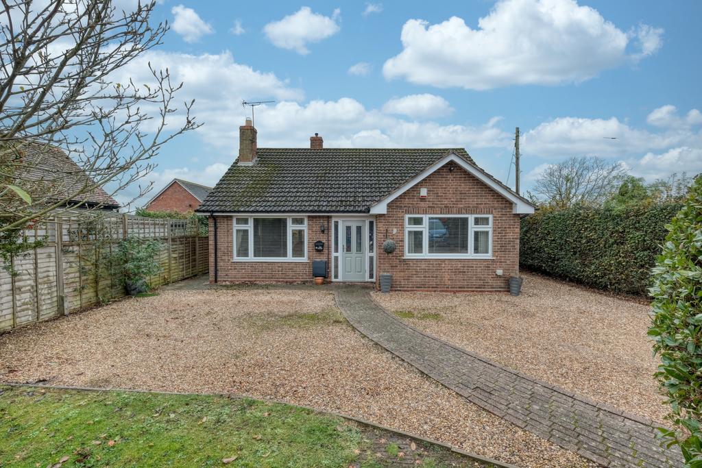 Evesham Road, Astwood Bank, B96 6BD 2 bed bungalow £425,000