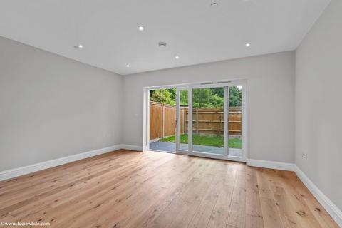 3 bedroom house to rent, Lovelace Gardens, Surbiton