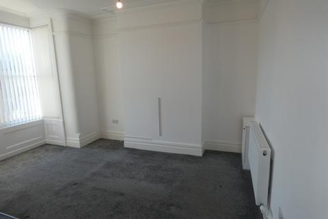 2 bedroom property to rent, Holmfield Road Flat 2