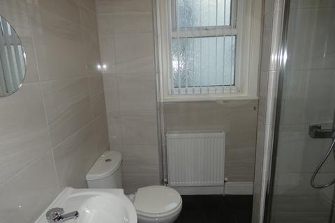 2 bedroom property to rent, Holmfield Road Flat 2