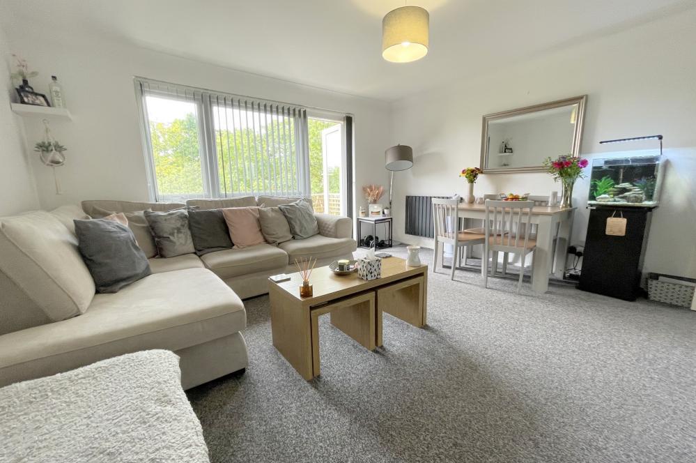 Bickerley Gardens, Ringwood, BH24 1DU 2 bed apartment for sale £250,000