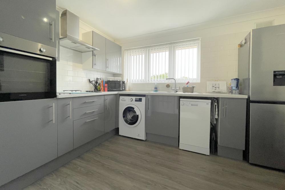 Bickerley Gardens, Ringwood, BH24 1DU 2 bed apartment £250,000