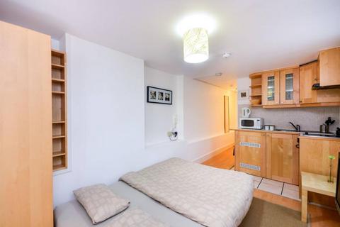 Studio to rent, Claverton Street, Pimlico, London, SW1V