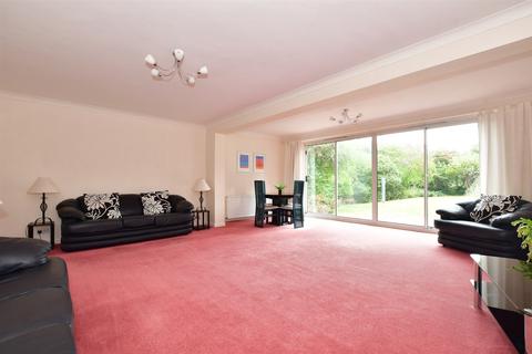 24a Waldegrave Gardens, Upminster, RM14 1UX