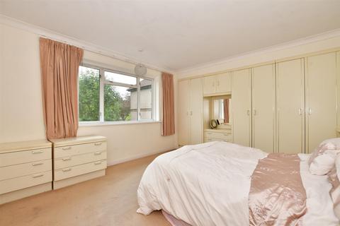 24a Waldegrave Gardens, Upminster, RM14 1UX