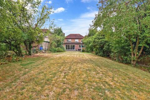 24a Waldegrave Gardens, Upminster, RM14 1UX