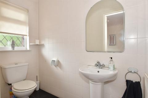 24a Waldegrave Gardens, Upminster, RM14 1UX